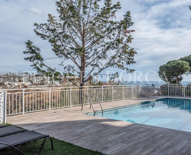 Majestuosa casa con piscina, vistas al mar y prestaciones de lujo en Cabrils (Ref. 01718)