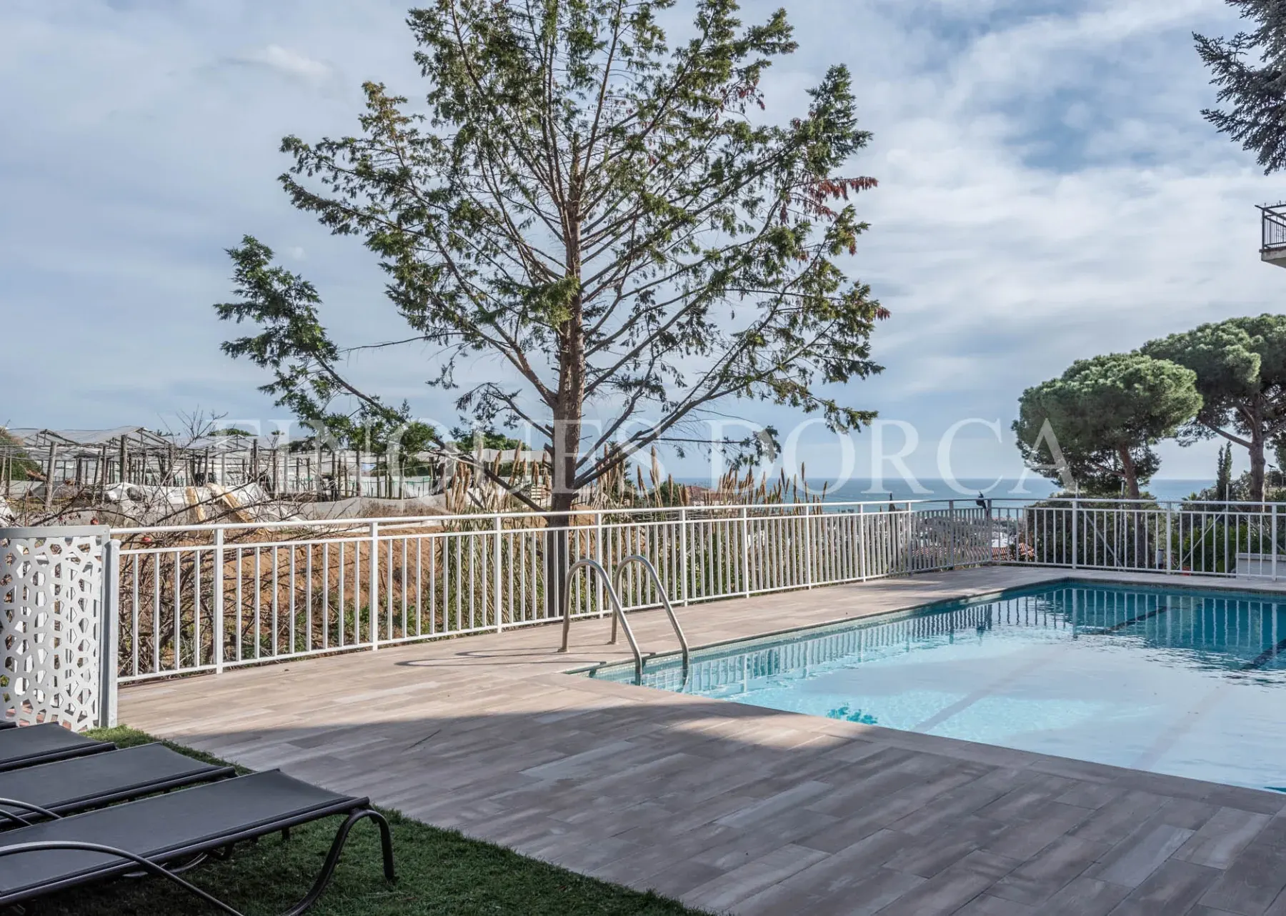 Majestuosa casa con piscina, vistas al mar y prestaciones de lujo