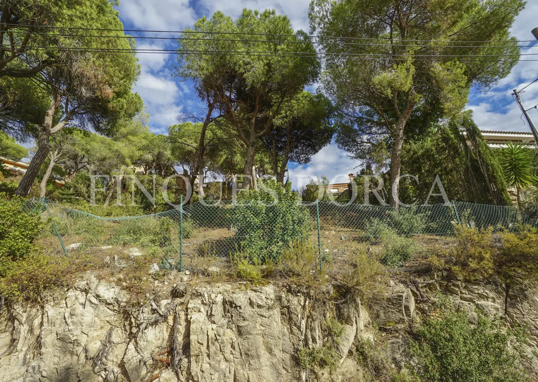 Terreno cercano al pueblo con sol todo el día