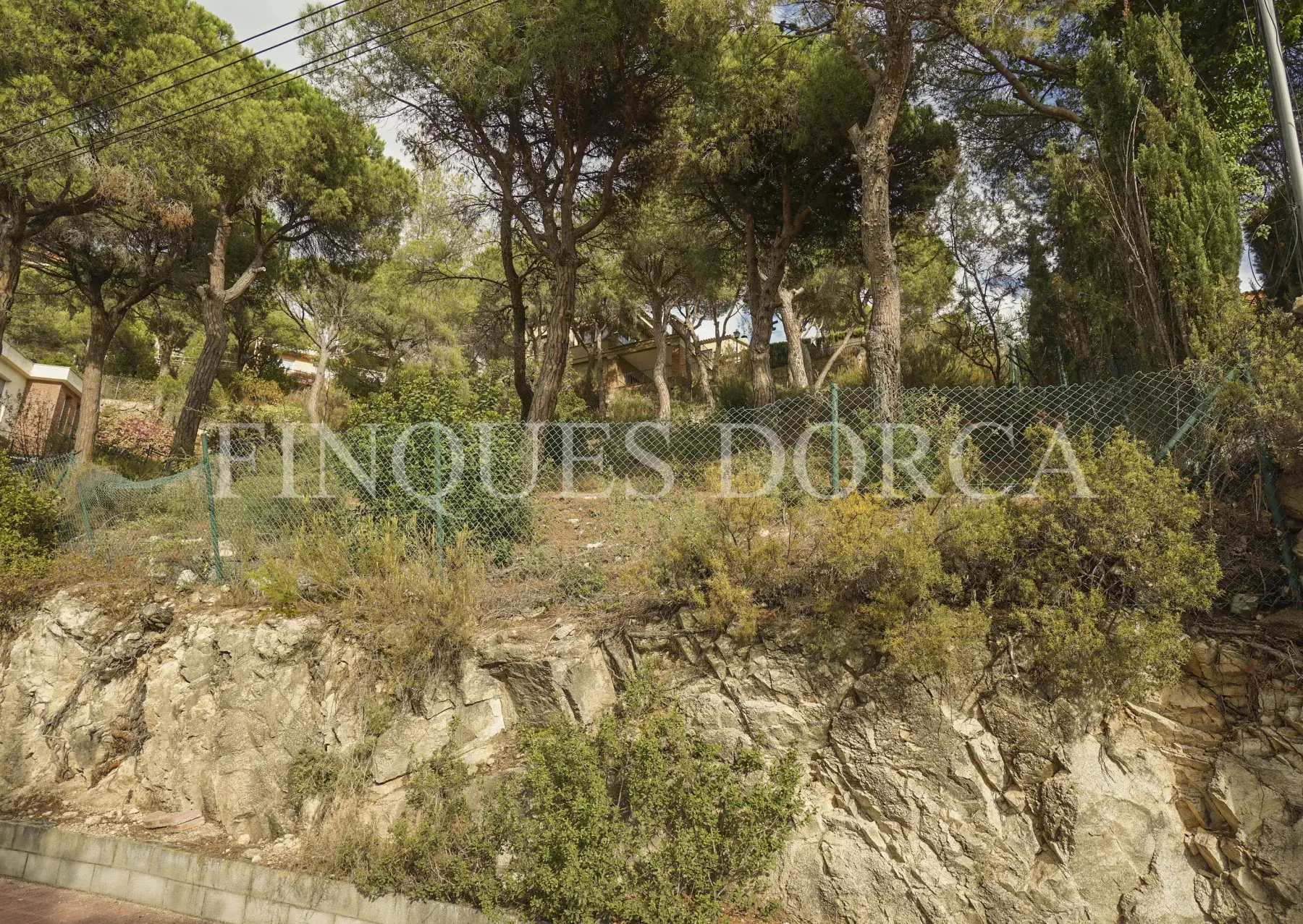 Terreno cercano al pueblo con sol todo el día, foto 3