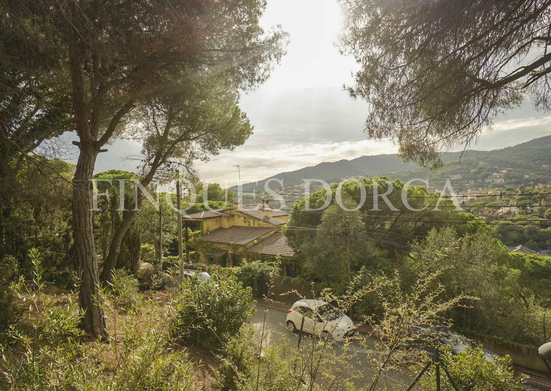 Terreno cercano al pueblo con sol todo el día, foto 5
