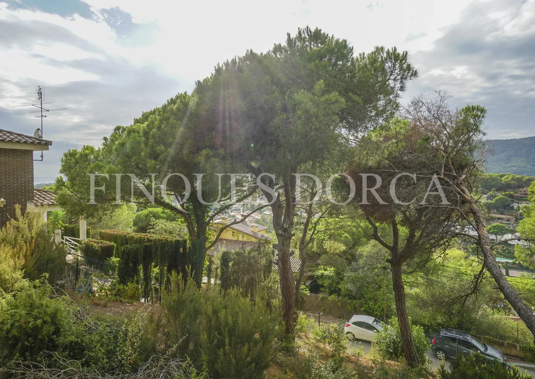 Terreno cercano al pueblo con sol todo el día, foto 8