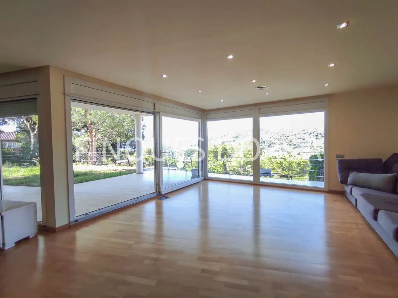 Unifamiliar a cuatro vientos con jardín, piscina y vistas al mar, foto 8