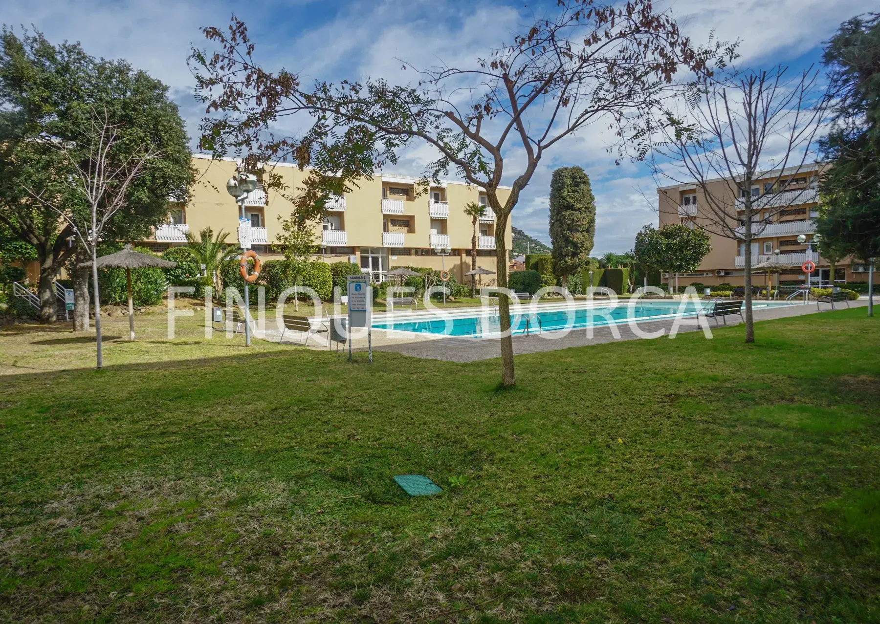 Piso reformado en Cabrils II con piscinas y tenis, foto 2