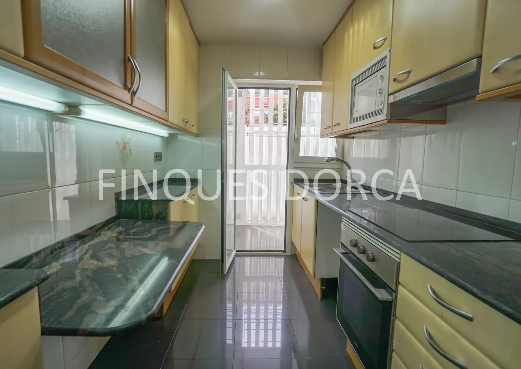 Piso reformado en Cabrils II con piscinas y tenis, foto 10