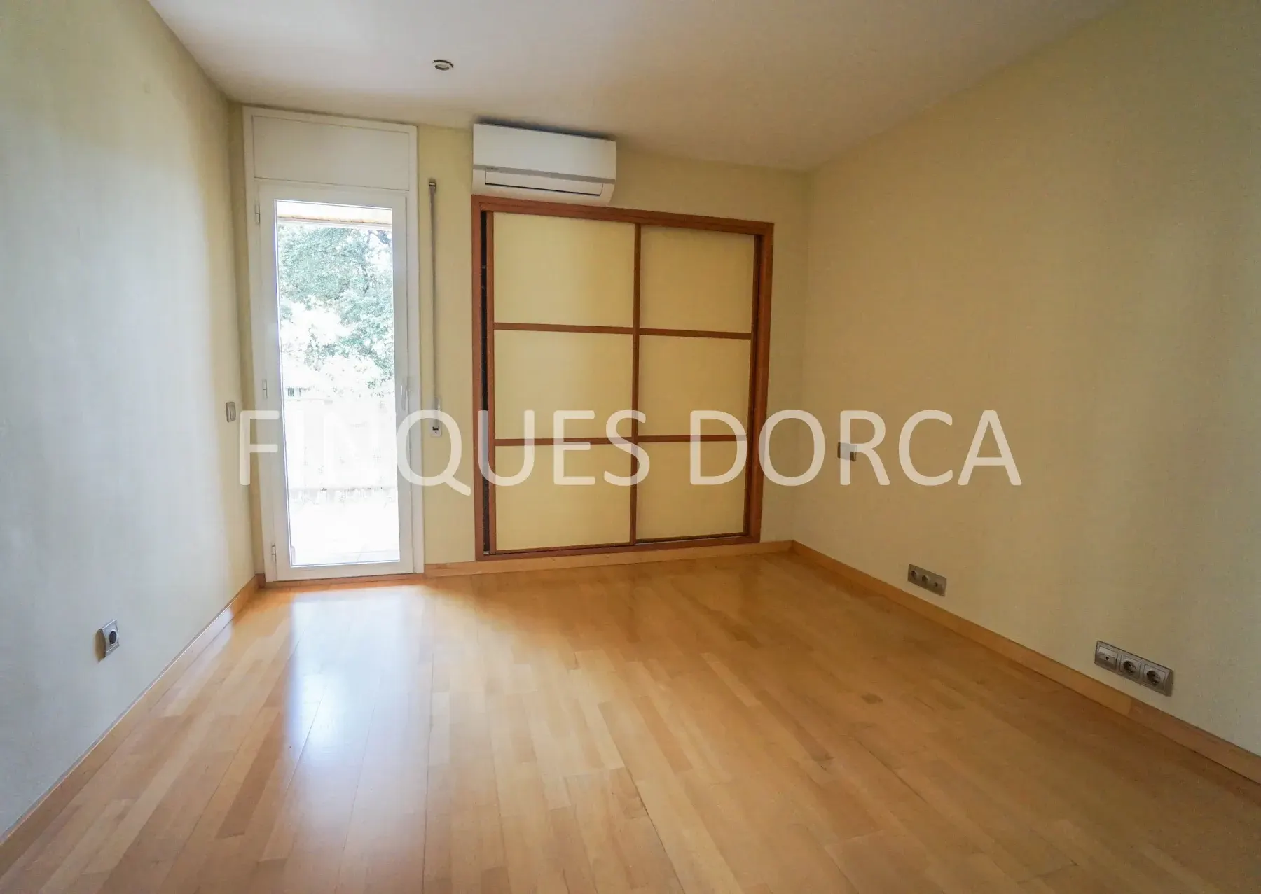 Piso reformado en Cabrils II con piscinas y tenis, foto 19
