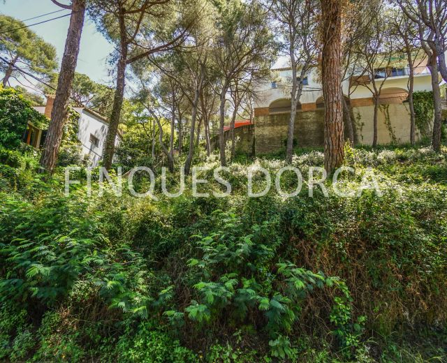 Terreno urbano semiplano con bonitas vistas en Cabrils (Ref. 02165)