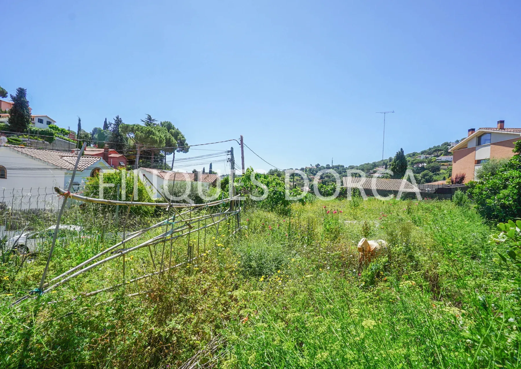 Terreno para dos casas en la urbanización La Llobera