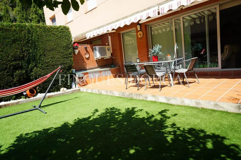 Casa adosada con jardín y piscina comunitaria en Cabrils, foto 2