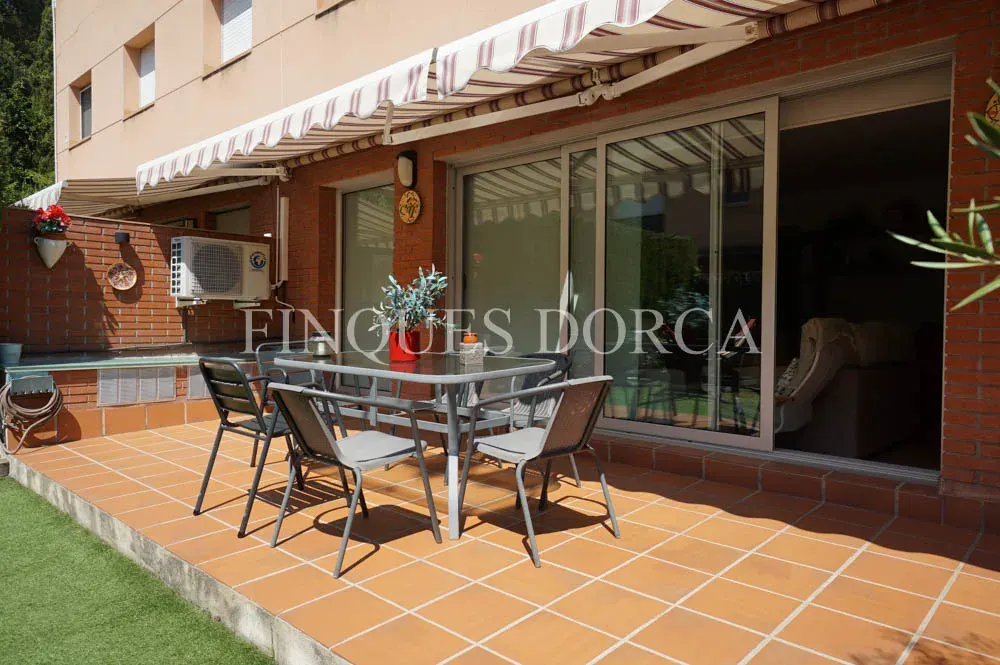 Casa adosada con jardín y piscina comunitaria en Cabrils, foto 3