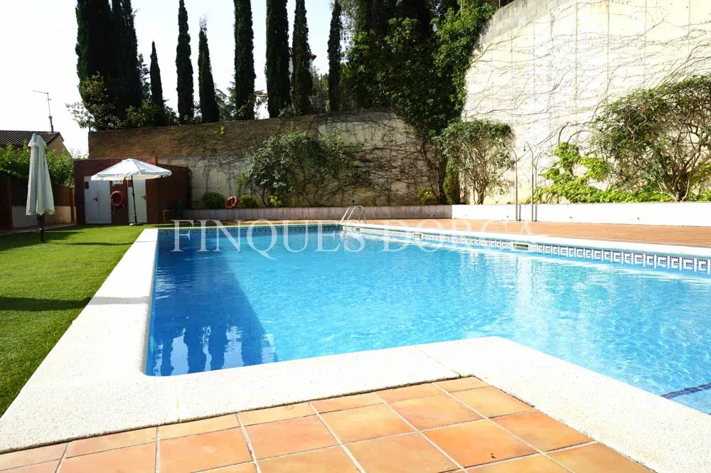 Casa adosada con jardín y piscina comunitaria en Cabrils, foto 5