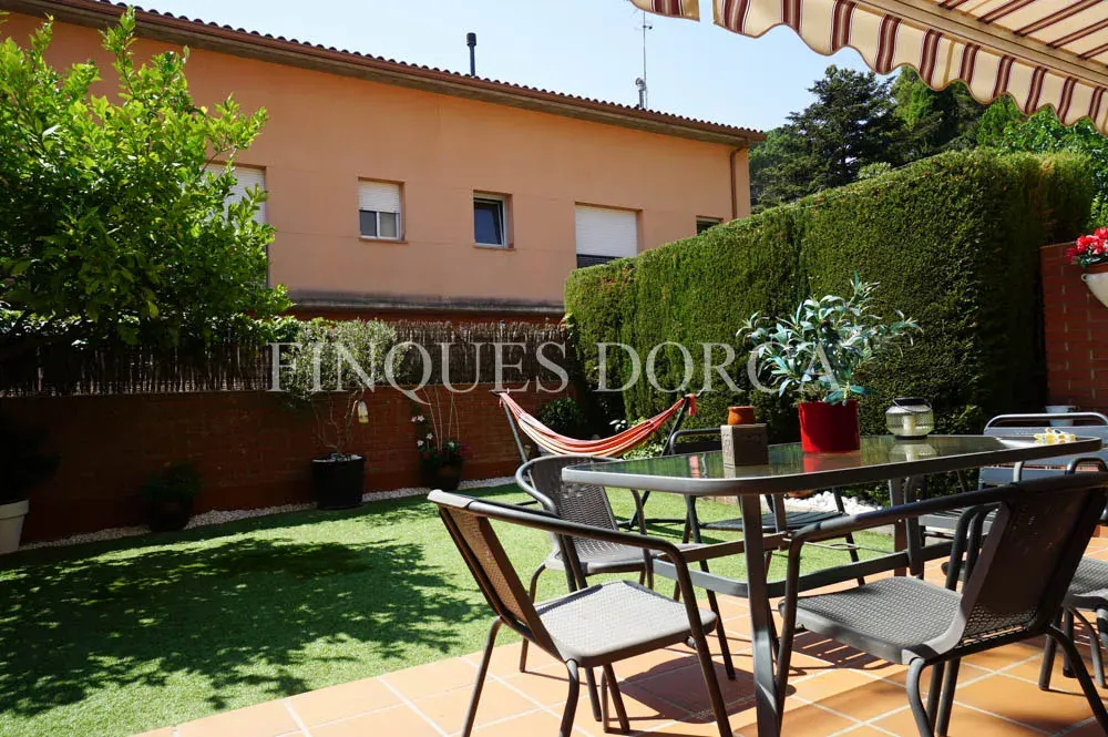 Casa adosada con jardín y piscina comunitaria en Cabrils, foto 6