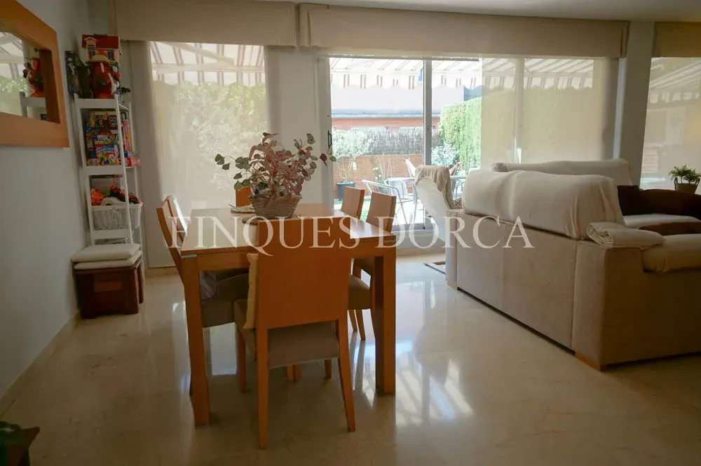 Casa adosada con jardín y piscina comunitaria en Cabrils, foto 13