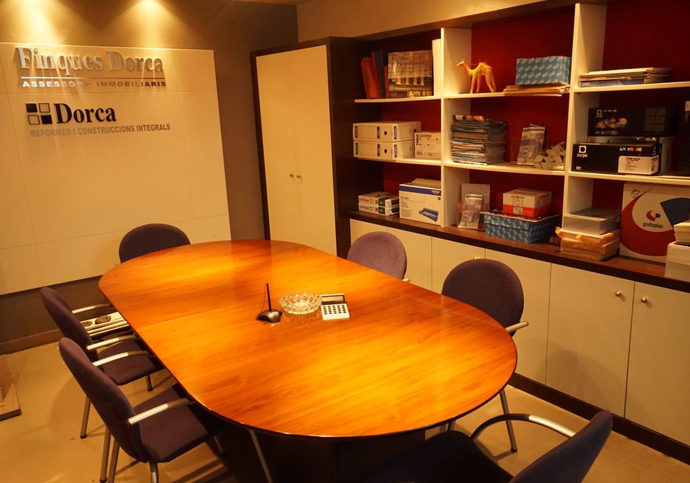 Sala de reunions de l’oficina de Finques Dorca a Cabrils